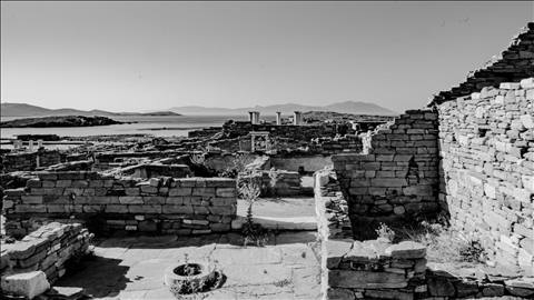 Delos - The quarter of the theater